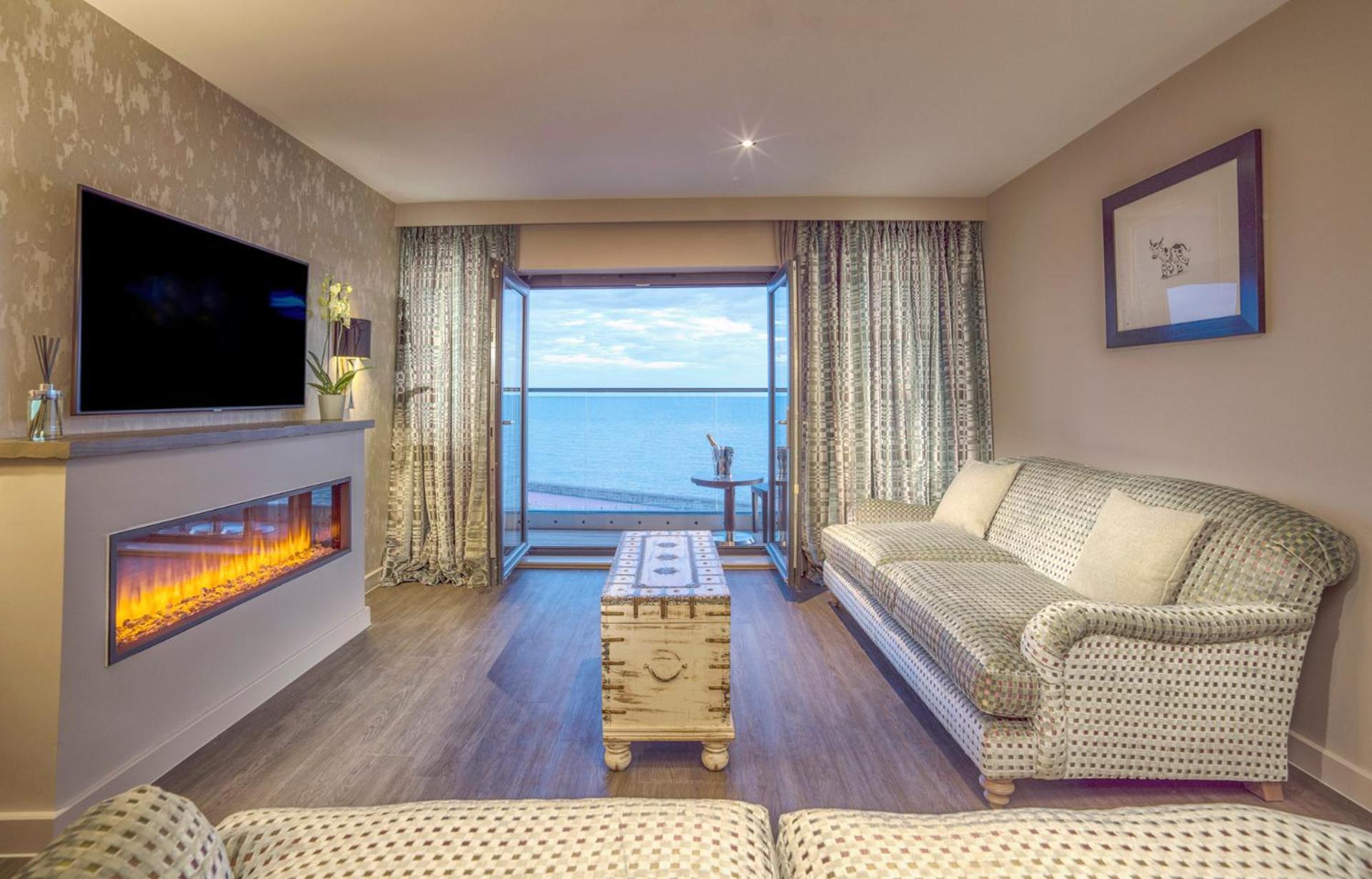 Boulevard Hotel Blackpool Exteriér fotografie The interior of a suite at the hotel