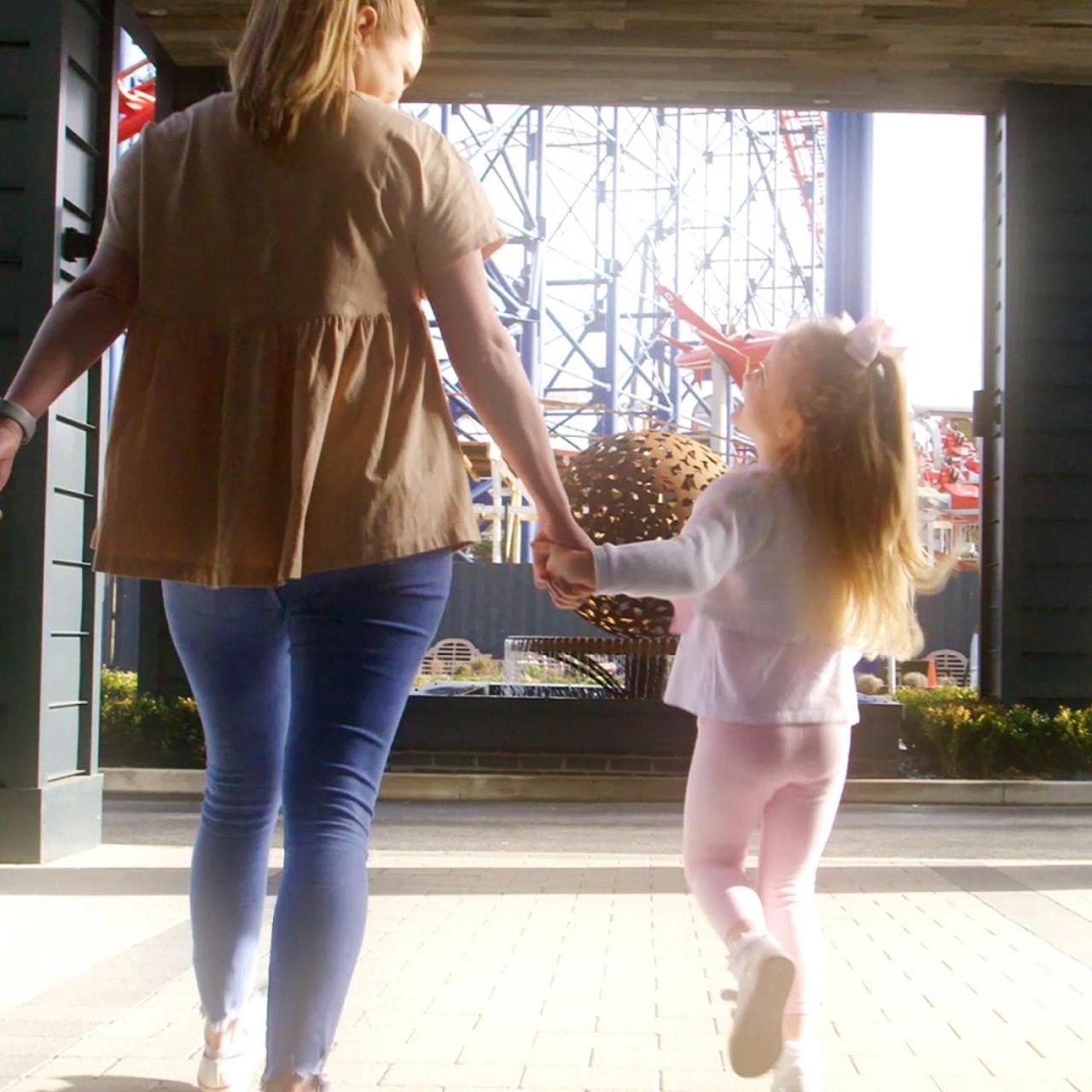 Boulevard Hotel Blackpool Exteriér fotografie A mother and her daughter