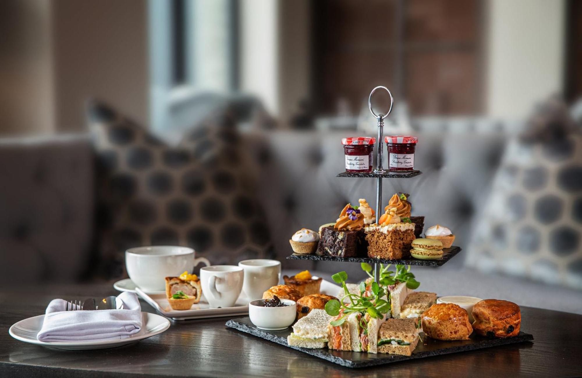 Boulevard Hotel Blackpool Exteriér fotografie Afternoon tea at the InterContinental London The O2