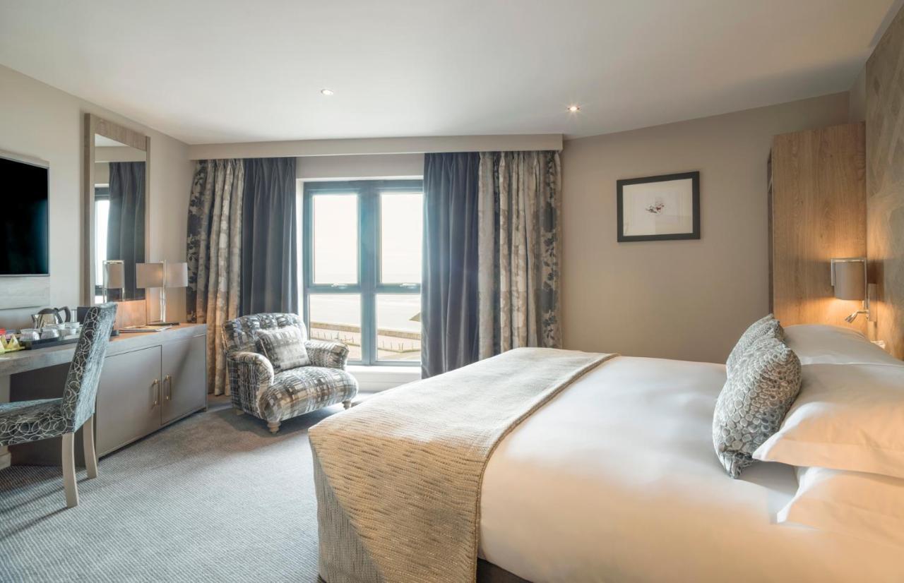 Boulevard Hotel Blackpool Exteriér fotografie A bedroom at The River Lee Hotel